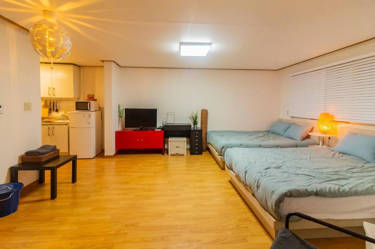 Hongdae Wide 1 *